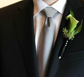 Calla Lily Boutonniere
Photography: Couture Foto
Read More:
http://www.insideweddings.com/weddings/stacey-janks-and-eric-jasper/385/ Groom suit lapel with green and white mini calla lily