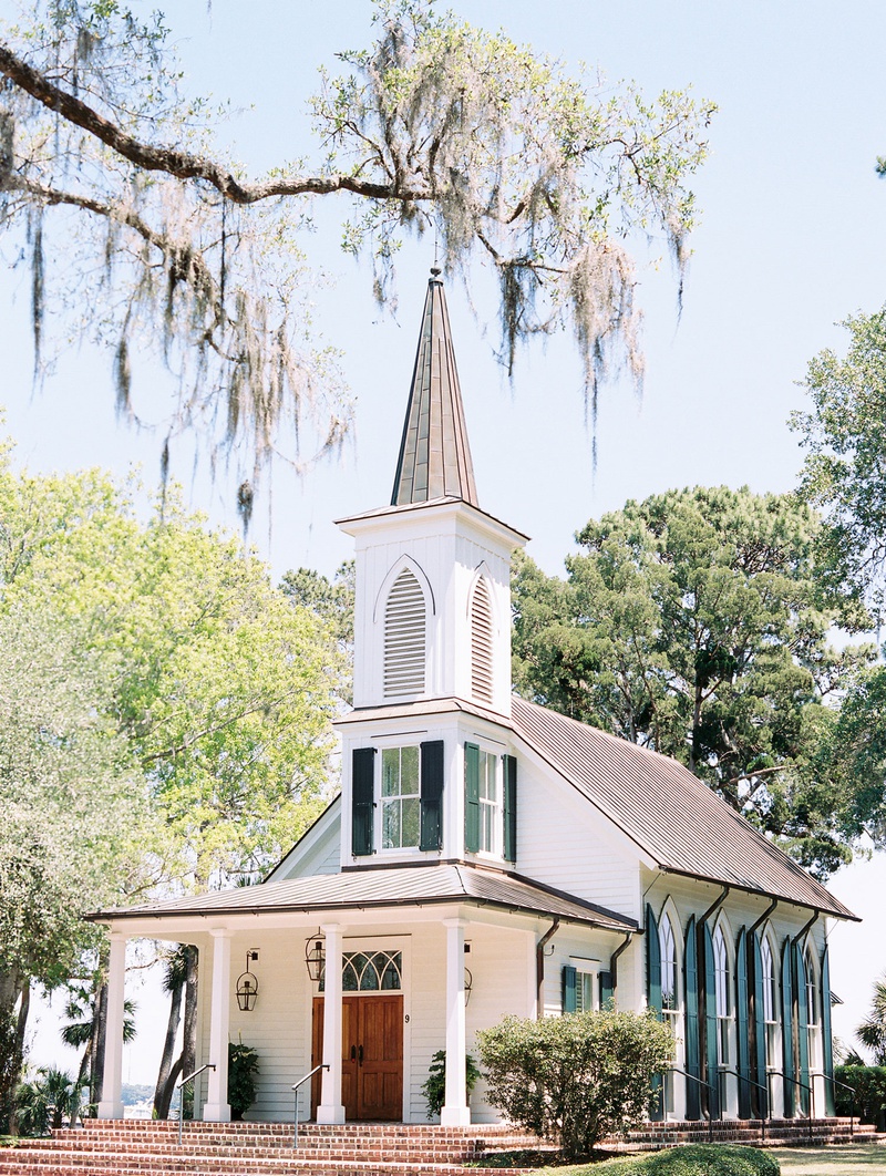 Chapel Venue in Palmetto Bluff
Photography: Vitor Lindo Photo + Video
Read More:
http://www.insideweddings.com/weddings/soft-romantic-spring-destination-wedding-in-south-carolina/1285/ wedding chapel at montage palmetto bluff church wedding location ideas in the south steeple