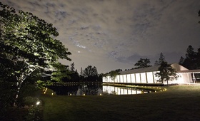 Evening Tent Wedding
Photography: KingenSmith
Read More:
http://www.insideweddings.com/weddings/elegant-wedding-with-modern-details-at-a-private-estate/383/ Tent wedding structure next to pond and lawn