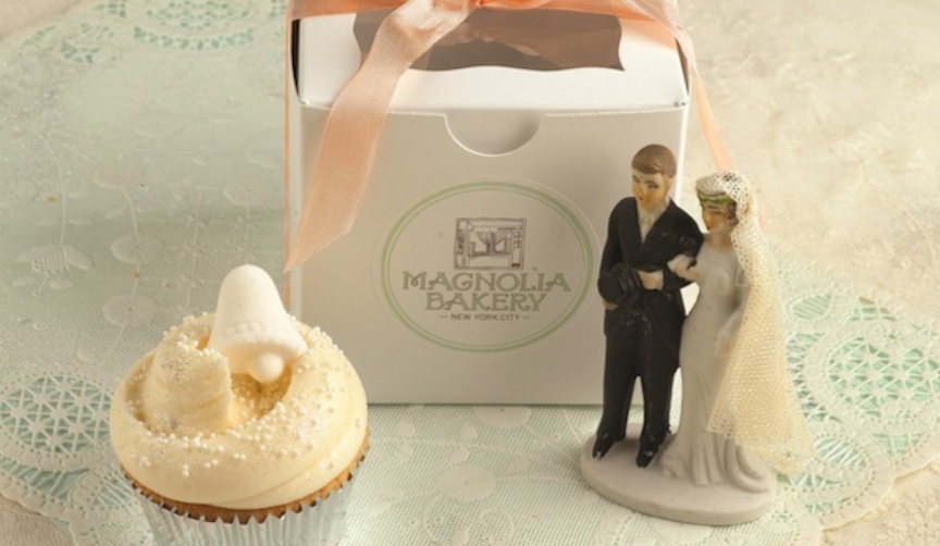 Article: Delight Guests with Cupcake Wedding Favors
Photography: Courtesy of Magnolia Bakery
Read More:
http://www.insideweddings.com/news/planning-design/delight-guests-with-cupcake-wedding-favors/1364/
