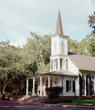 Palmetto Bluff Chapel
Photography: Liz Banfield
Read More:
http://www.insideweddings.com/weddings/destination-fete-with-chapel-ceremony-charming-tented-reception/1179/ wedding ceremony location may river chapel at palmetto bluff south carolina