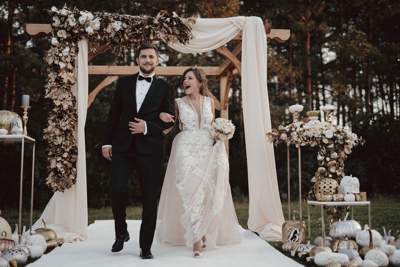 Bride %26 Groom with Fall Ceremony Décor
Photography: Atelier Kryjak
Read More:
http://www.insideweddings.com/weddings/autumn-glamour-inspirational-shoot-with-gilded-pumpkin-decor/1185/ fall wedding ideas ceremony pumpkin decor metallic pumpkins wood arbor drapery with flowers gold