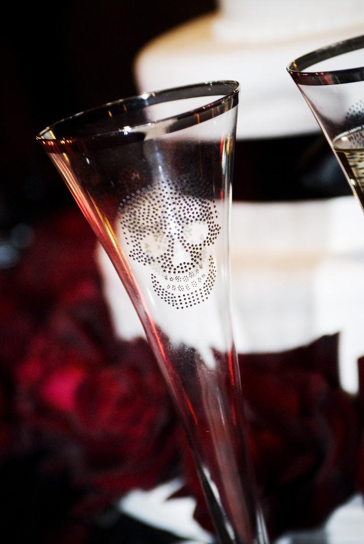 Champagne Flute
Photography: Barnet Photography
Read More:
http://www.insideweddings.com/weddings/ashley-reeves-and-brandon-saller/261/ Champagne flute with a silver rim and skull graphic