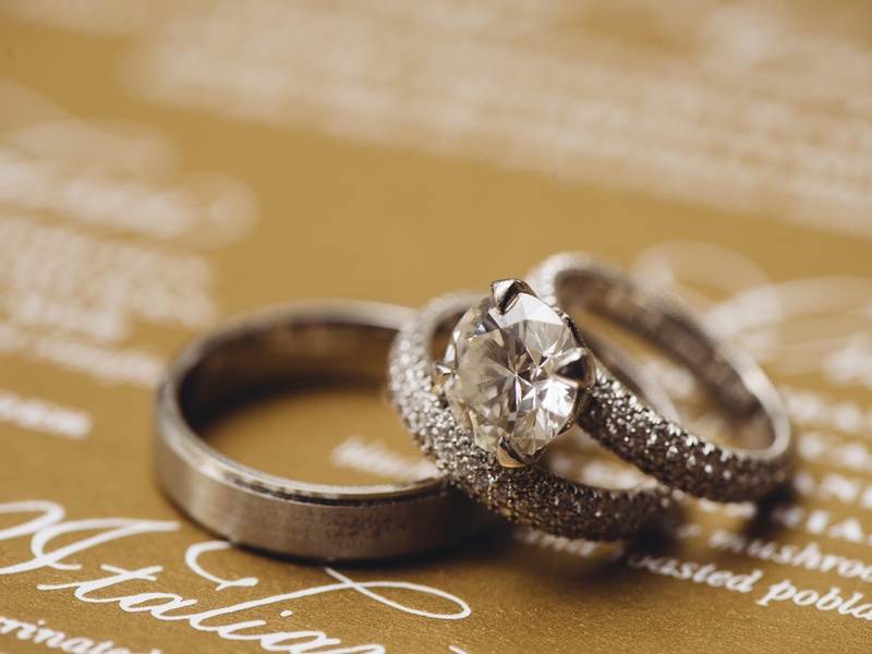 Sparkling Wedding Rings
Photography: J. Cogliandro Photography
Read More:
http://www.insideweddings.com/weddings/angela-mecca-and-owen-daniels/540/ Angela Mecca and Owen Daniels wedding bands