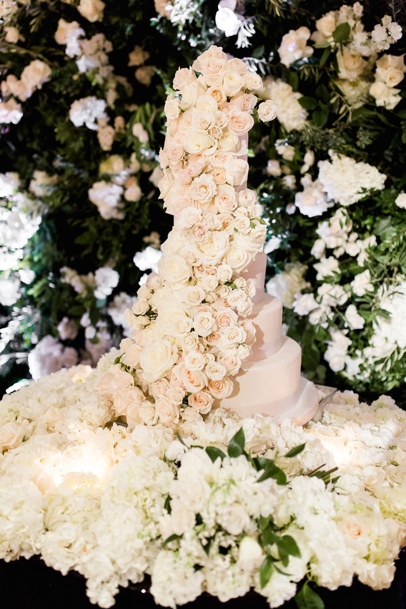 Tall Cake with Ivory Fresh Flowers
Photography: Brett Hickman Photographers
Read More:
http://www.insideweddings.com/weddings/charlise-castro-and-george-springer-iii/1165/ Charlise Castro and Houston Astros mlb player George Springer III wedding cake fresh flowers