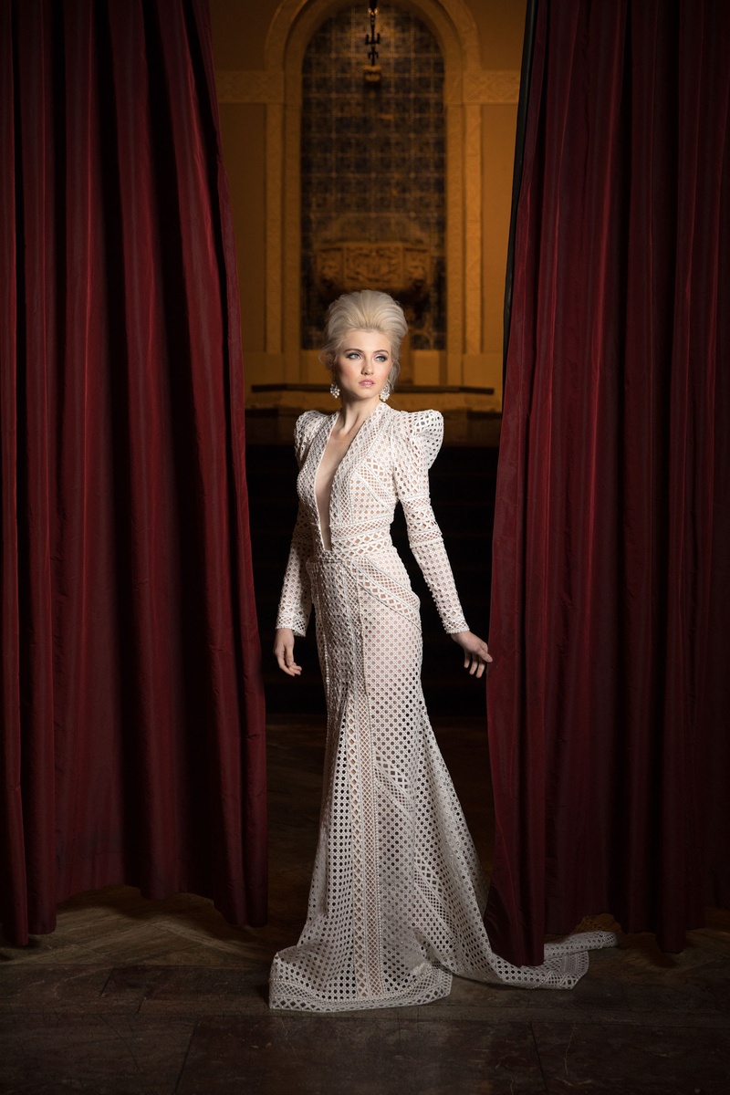 Long-Sleeve, Plunging Wedding Dress
Photography: Collin Pierson Photography
Read More:
http://www.insideweddings.com/weddings/winter-wedding-inspirational-shoot-with-opulent-frosted-decor/1108/ Wedding dress with puffy shoulders long sleeves laser cut plunging v neck blonde bride dimitra's