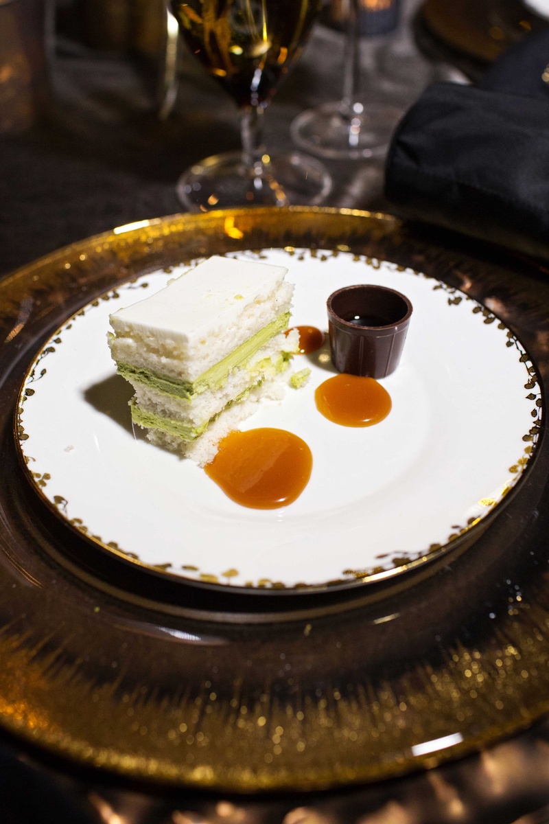 Slice of Green Tea Wedding Cake
Photography: Perez Photography
Read More:
http://www.insideweddings.com/weddings/incredible-tented-ceremony-barn-reception-at-ranch-in-aspen/860/ Slice of green tea flavored wedding cake with caramel sauce at wedding reception