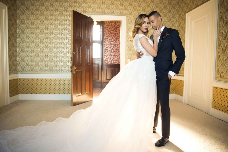 Bride %26 Groom Embracing, Ball Gown %26 Suit
Photography: Lindsay Adler Photography
Read More:
http://www.insideweddings.com/weddings/vintage-inspired-styled-shoot-at-old-world-estate-in-new-york/919/ bride goom embracing ball gown suit ines di santo michael kors classic vintage looks styled shoot