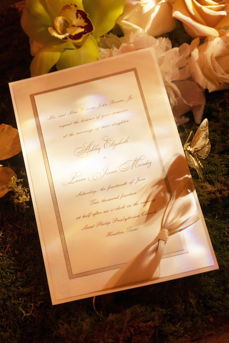 Calligraphy Wedding Invitation with Bow
Photography: Michael Carr Photography
Read More:
http://www.insideweddings.com/weddings/traditional-church-ceremony-forest-inspired-reception-in-houston/695/ Calligraphy script invitation with bow in corner