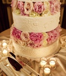 Fresh Flower Cake Tiers
Photography: Christian Oth Studio
Read More:
http://www.insideweddings.com/weddings/donatella-arpaia-and-allan-stewart/368/ White wedding cake with flower motif and peony rose layers