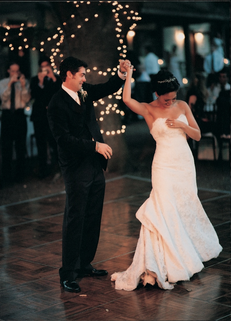Couple's First Dance
Photography: Susan Bordelon Photography
Read More:
http://www.insideweddings.com/weddings/lindsay-price-and-shawn-piller/98/ Newlyweds' first dance at outdoor reception