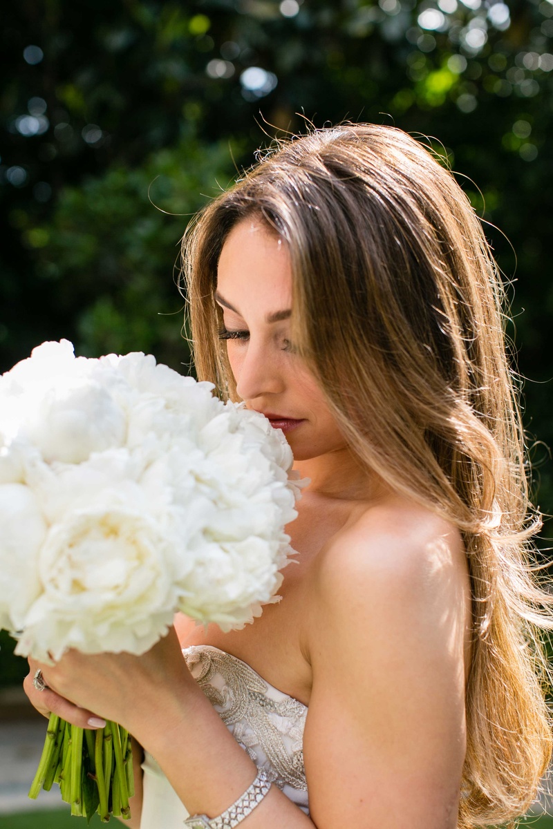 Bride Smells White Peony Bouquet
Photography: Samuel Lippke Studios
Read More:
http://www.insideweddings.com/weddings/romantic-jewish-wedding-with-lush-ivory-flowers-rose-gold-details/790/ Bride with long hair and strapless Oscar de la Renta wedding dress sniffs white peony bridal bouquet