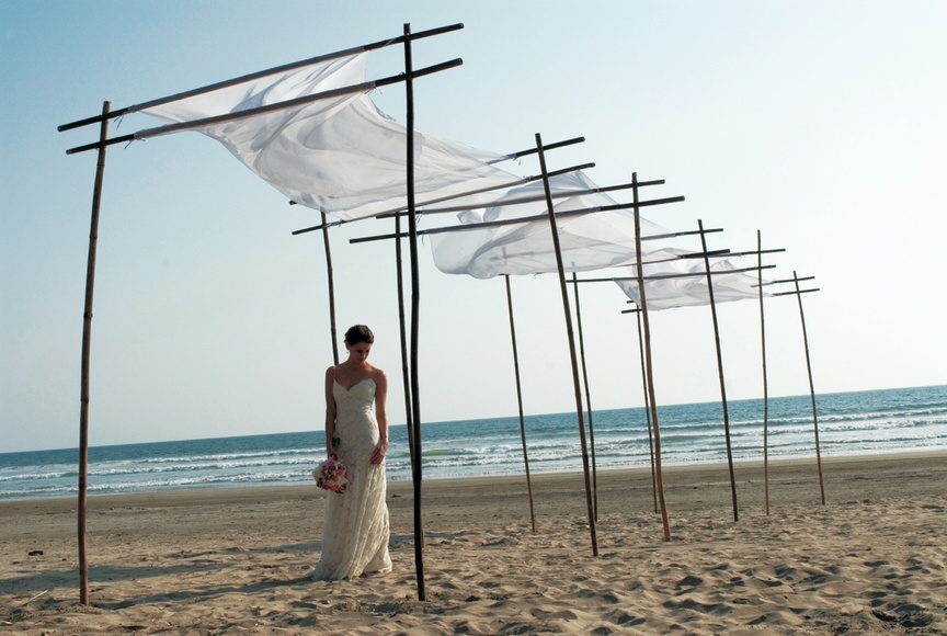 Article: Luxe Beauty Products Inspired by the Islands
Photography: Robert Evans Studios
Read More:
http://www.insideweddings.com/news/beauty/luxe-beauty-products-inspired-by-the-islands/1280/