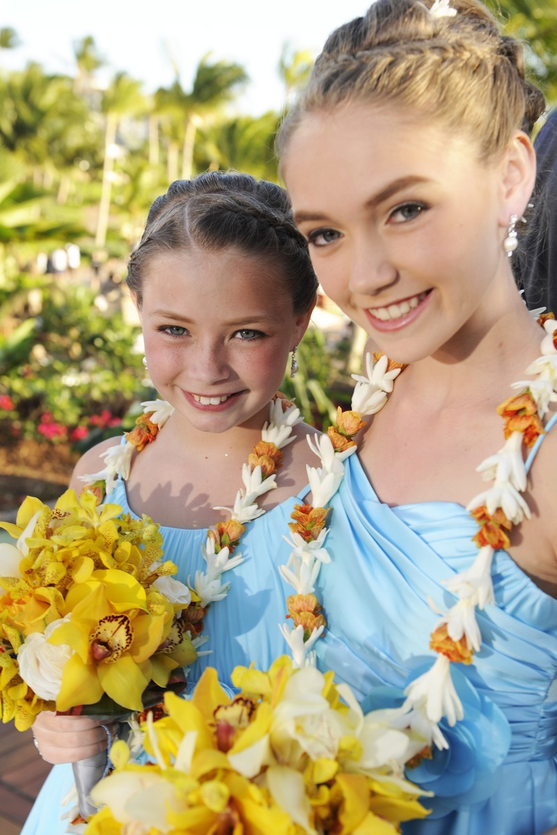 Hawaiian Junior Bridesmaid Attire
Photography: Disney's Fairy Tale Weddings
Read More:
http://www.insideweddings.com/weddings/dream-hawaiian-wedding-contest-winners-live-tv-celebration/3/ Bridesmaids wear light blue dresses and yellow bouquets