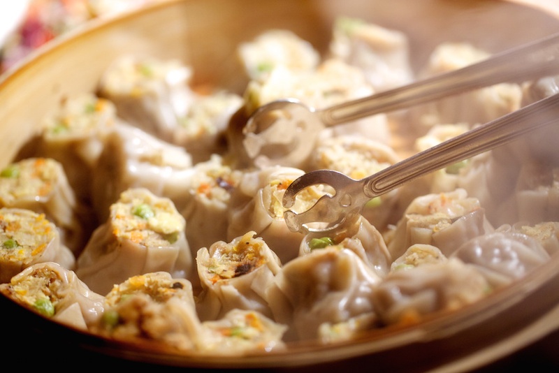 Basket of Dumplings
Photography: Bob %26 Dawn Davis Photography
Read More:
http://www.insideweddings.com/weddings/glamorous-ivory-blush-spring-wedding-at-a-private-club-in-chicago/685/ Wedding cocktail hour appetizer of steamed dumplings, The Standard Club, Chicago