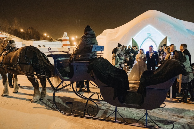 Horse-Drawn Carriage in Quebec City
Photography: Joel %26 Justyna
Read More:
http://www.insideweddings.com/weddings/dreamy-winter-destination-wedding-in-an-ice-castle-in-quebec-city/1270/ ice castle wedding ceremony unique venue horse drawn carriage winter wedding ideas