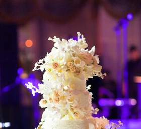 Ivory Buttercream Cake with Cascading Flowers
Photography: Images by Berit
Read More:
http://www.insideweddings.com/inspiration/board/215/images-by-berit-inc/beautiful-wedding-cakes/ Ivory Buttercream Cake with Cascading Flowers