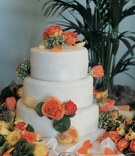 White Cake Decorated With Citrus
Photography: David Michael Photography
Read More:
http://www.insideweddings.com/weddings/a-citrus-toned-beach-wedding-in-santa-monica-california/67/ orange roses and lemon and orange wedges adorn white cake