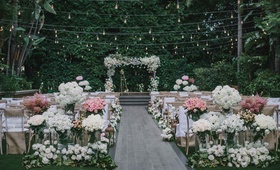 Hotel Lawn Rustic Wedding Ceremony
Photography: Amy %26 Stuart Photography
Read More:
http://www.insideweddings.com/weddings/rustic-elegant-outdoor-ceremony-luxe-garden-inspired-reception/869/ Four Seasons Hotel Los Angeles at Beverly Hills outdoor garden wedding ceremony Mindy Weiss designs