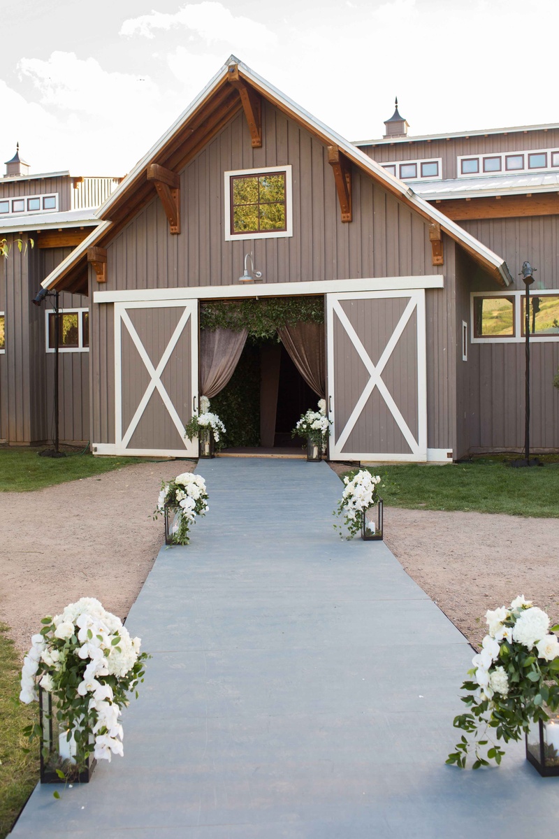 Locations Venues Photos Barn Wedding Venue In Aspen Inside