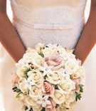 Bride's Cream and Pink Bouquet
Photography: Jay Lawrence Goldman Photography
Read More:
http://www.insideweddings.com/weddings/classic-country-club-wedding-in-beverly-hills-california/10/ Nosegay of white and pink roses