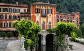 Hotel in Lake Como
Photography: Simone %26 Martin Photography
Read More:
http://www.insideweddings.com/weddings/destination-wedding-at-luxury-lake-como-hotel/386/ Queen's Pavilion at Villa d'Este Hotel