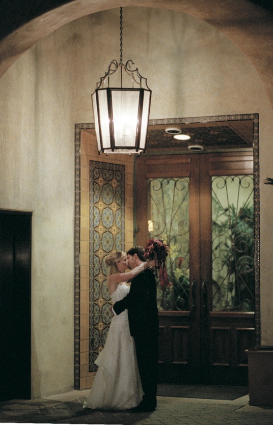 Newlyweds Kiss at Night
Photography: Max Shaboot Photography
Read More:
http://www.insideweddings.com/weddings/romantic-fall-wedding-in-newport-beach-california/59/ Four Seasons Pelican Hill wedding couple