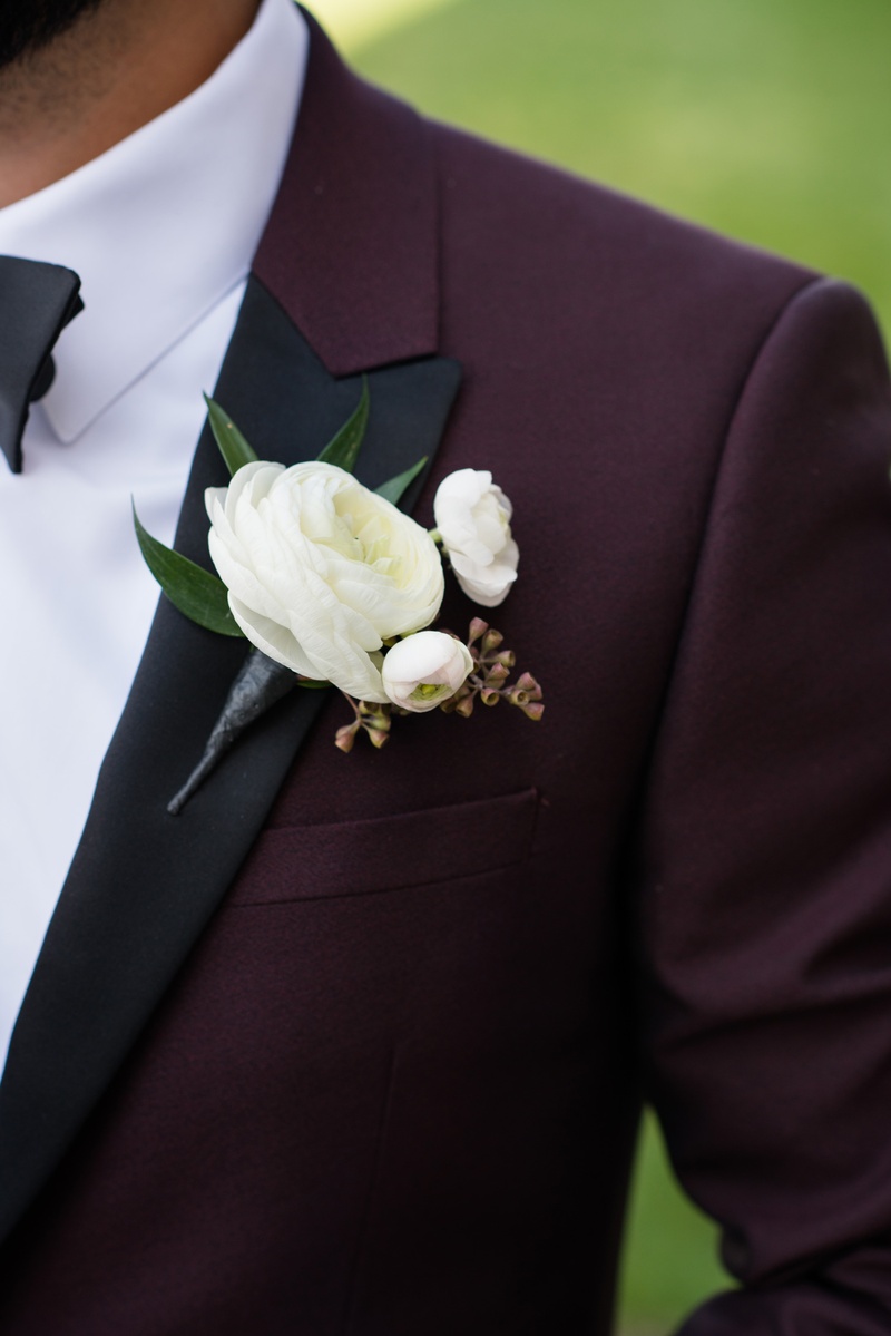 Deep Plum Suit Jacket %26 Boutonniere
Photography: Kent Drake Photography
Read More:
http://www.insideweddings.com/weddings/an-event-planners-wedding-at-a-museum-by-sue-the-tyrannosaurus-rex/955/ Groom in colored suit jacket black lapels burgundy suit white ranunculus boutonniere