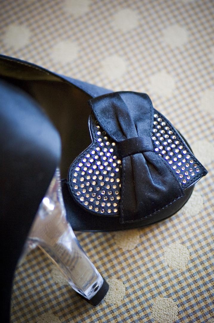 Ebony Satin Pumps
Photography: Barnet Photography
Read More:
http://www.insideweddings.com/weddings/ashley-reeves-and-brandon-saller/261/ Black Betsey Johnson pumps with heart and bow details