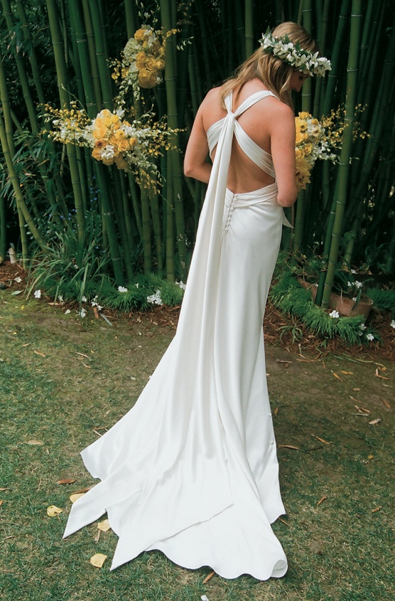 Low Back Wedding Dress
Photography: frame.thirty.six photography
Read More:
http://www.insideweddings.com/weddings/tropical-inspired-spring-wedding-at-the-bel-air-bay-club/236/ Amy Michelson wedding dress