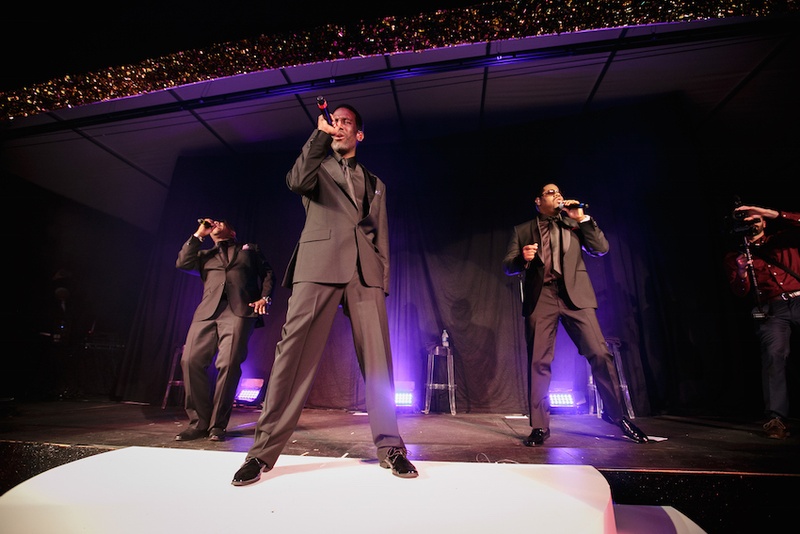 Boyz II Men Sing at Reception
Photography: Karlisch Studio
Read More:
http://www.insideweddings.com/weddings/southern-chic-wedding-in-oklahoma-with-performance-by-boyz-ii-men/697/ Boyz II Men perform at wedding reception in grey suits at Southern Hills Country Club