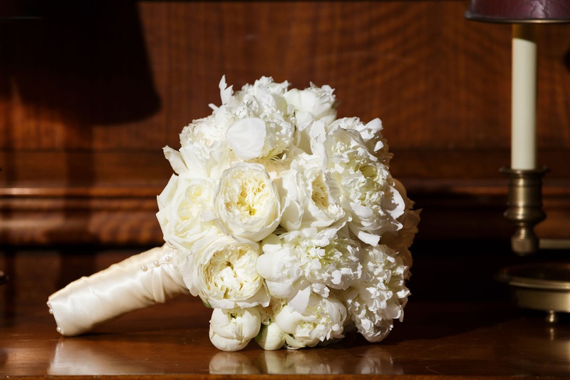 Peony %26 Garden Rose Bouquet
Photography: Bob %26 Dawn Davis Photography
Read More:
http://www.insideweddings.com/weddings/modern-glamorous-jewish-wedding-with-unique-decor-in-chicago/1154/ Wedding bouquet white peony white garden rose flowers wrapped with satin ribbon ivory white bouquet