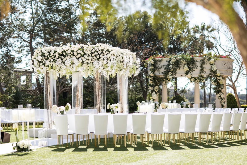 Alfresco Ceremony in the Round
Photography: Samuel Lippke Studios
Read More:
http://www.insideweddings.com/weddings/outdoor-jewish-wedding-ceremony-luxe-reception-in-california/1160/ Guests seated in white chairs gold legs around chuppah birch branch white flowers greenery candles