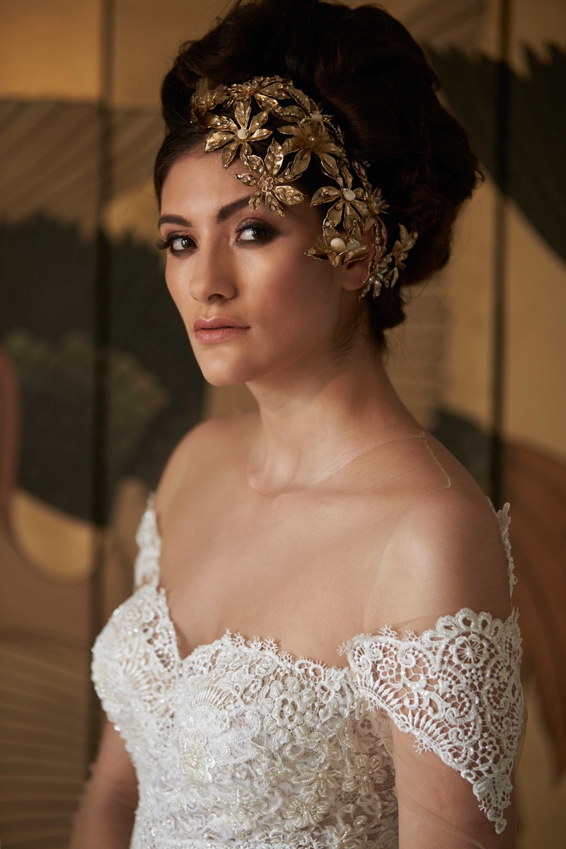 Bride in Lace Gown with Gold Headpiece
Photography: Collin Pierson Photography
Read More:
http://www.insideweddings.com/weddings/bold-and-bright-wedding-styled-shoot-inspired-by-marrakesh-morocco/825/ lace white wedding gown sweetheart neckline sleeves gold headpiece