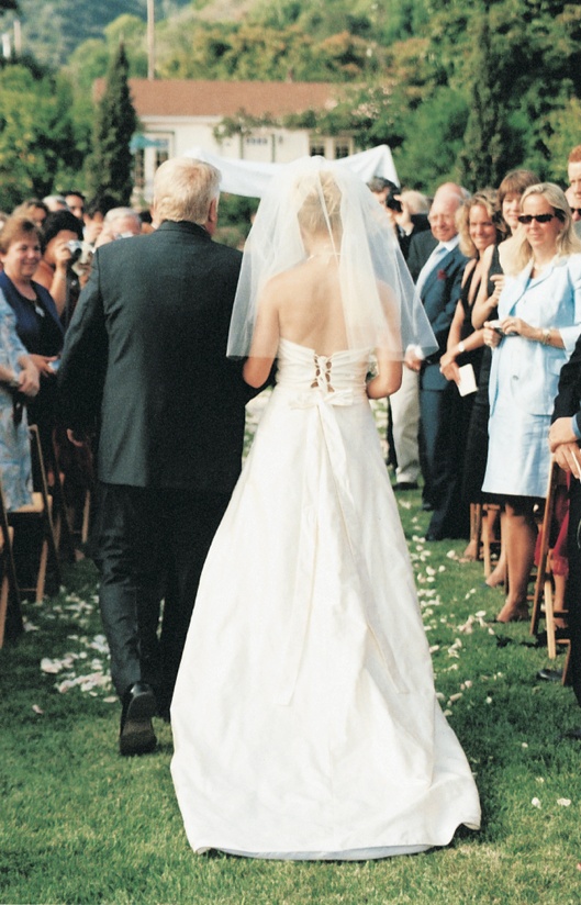 Wedding Dress with Tied Back
Photography: Amy Kumler Photography
Read More:
http://www.insideweddings.com/weddings/outdoor-wedding-at-a-california-rose-farm/18/ Bridal gown with laced up back and bow