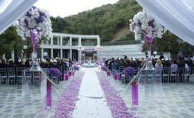 Lavender Ceremony Entrance
Photography: Dalal Photography
Read More:
http://www.insideweddings.com/weddings/glam-modern-wedding-with-purple-decor-in-los-angeles-california/342/ Skirball Cultural Center wedding ceremony outdoors