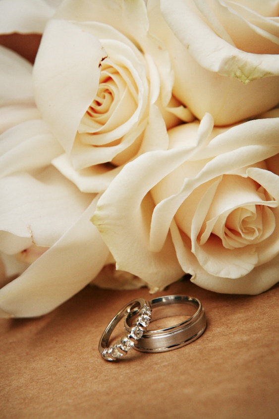 Couple's Wedding Bands
Photography: Tamara Lackey Photography
Read More:
http://www.insideweddings.com/weddings/lime-green-hued-fall-wedding-in-south-carolina/219/ Ivory roses behind platinum or silver jewelry