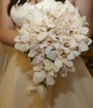 Cascading Orchid Bouquet
Photography: KingenSmith
Read More:
http://www.insideweddings.com/weddings/timeless-black-white-wedding-in-chicago-illinois/349/ White orchid with light pink center flower bouquet