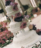 Three-Tiered White Cake with Columns
Photography: Max Shaboot Photography
Read More:
http://www.insideweddings.com/weddings/alfresco-spring-wedding-in-malibu-california/31/ Columns between tiers and floral decoration