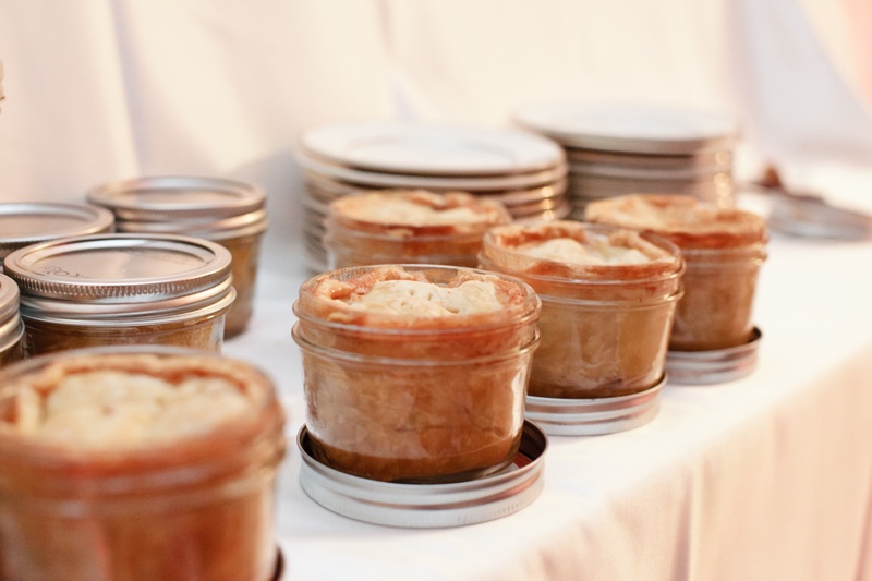 Homemade Apple Pie
Photography: Jana Williams Photography
Read More:
http://www.insideweddings.com/weddings/ivory-gold-blush-lakefront-new-hampshire-wedding/412/ Mother of the bride-made apple pie in glass mason jars