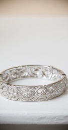 Sparkling Bridal Jewelry
Photography: Callaway Gable
Read More:
http://www.insideweddings.com/weddings/wedding-planner-alexandra-rembacs-garden-inspired-celebration/409/ Vintage-inspired diamond bracelet cuff