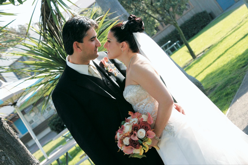 Groom and Bride on Wedding Day
Photography: Lifetime Images (Steven Schlesinger)
Read More:
http://www.insideweddings.com/weddings/formal-black-tie-wedding-in-la-jolla-california/52/ Newlyweds kiss on grass