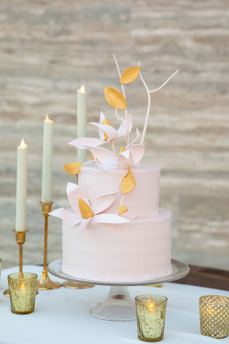 Blush Cake with Modern Décor
Photography: Collin Pierson Photography
Read More:
http://www.insideweddings.com/weddings/beach-wedding-ceremony-romantic-reception-inspiration-in-cabo/1304/ wedding cake on glass cake stand two layer round cake pink with sugar flowers branches gold taper