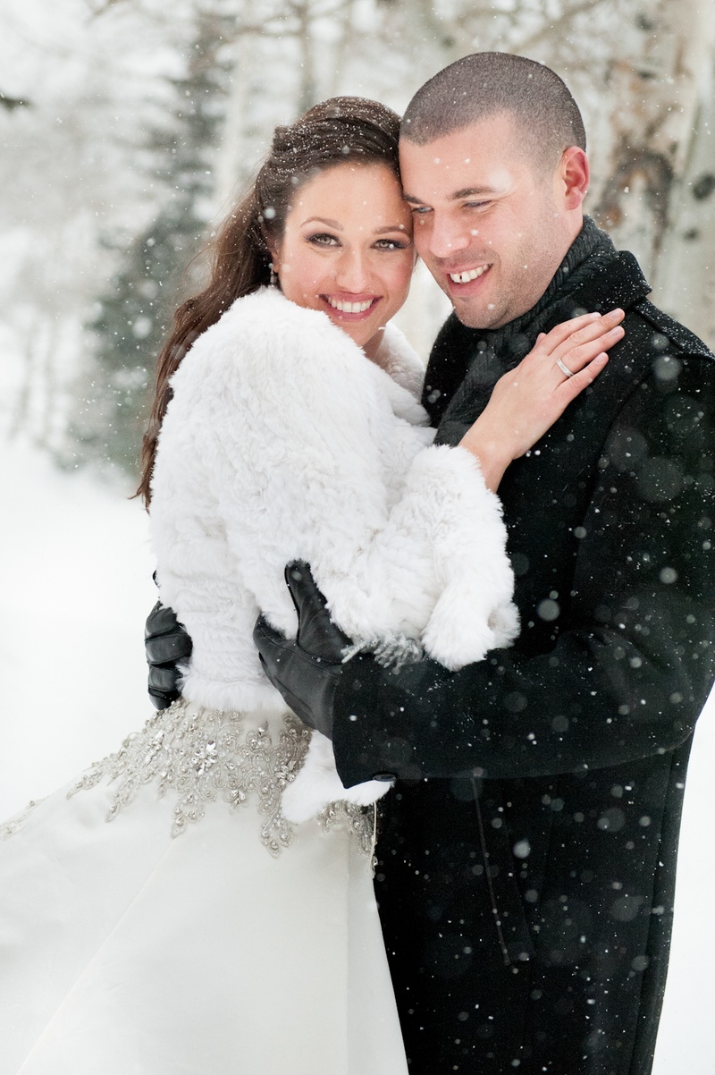 The Bride and Groom
Photography: Handeland Tesoro Photography
Read More:
http://www.insideweddings.com/weddings/snowy-outdoor-winter-ceremony-cozy-lodge-reception/522/ Couple in jackets during snow storm