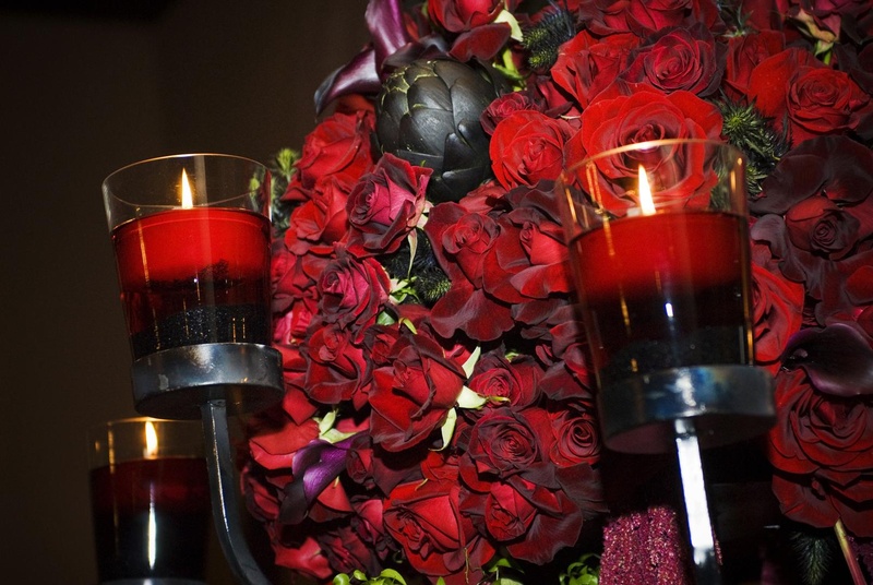 Centerpiece
Photography: Barnet Photography
Read More:
http://www.insideweddings.com/weddings/ashley-reeves-and-brandon-saller/261/ Wedding reception centerpiece of black Baccara roses and red floating candles
