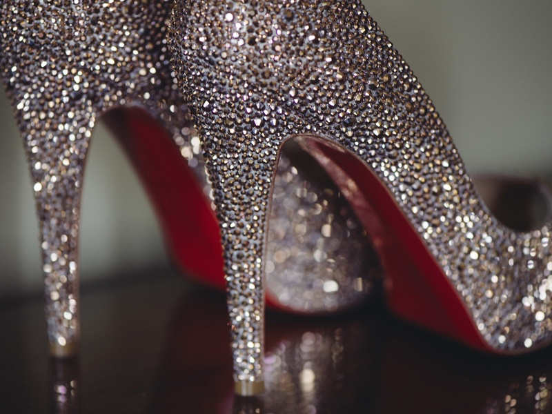 Sparkling Bridal Shoes
Photography: J. Cogliandro Photography
Read More:
http://www.insideweddings.com/weddings/angela-mecca-and-owen-daniels/540/ Crystal-studded Christian Louboutin heels