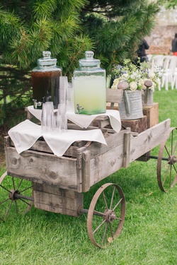 Photography: Kelly Kollar Photography
Read More:
http://www.insideweddings.com/inspiration/board/134/kchristy/spring-summer-wedding-cocktails/ Antique cart with glass drink canisters and cups