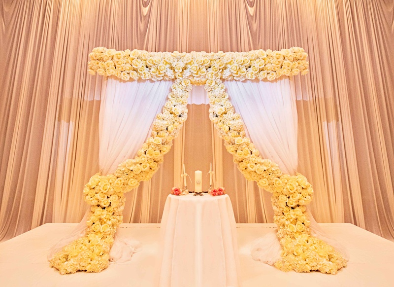 Ceremony Altar with Lush Roses
Photography: Carasco Photography
Read More:
http://www.insideweddings.com/weddings/new-york-yankees-infielder-marries-in-opulent-chicago-soiree/764/ ceremony altar with white curtains and yellow roses at The Drake Hotel