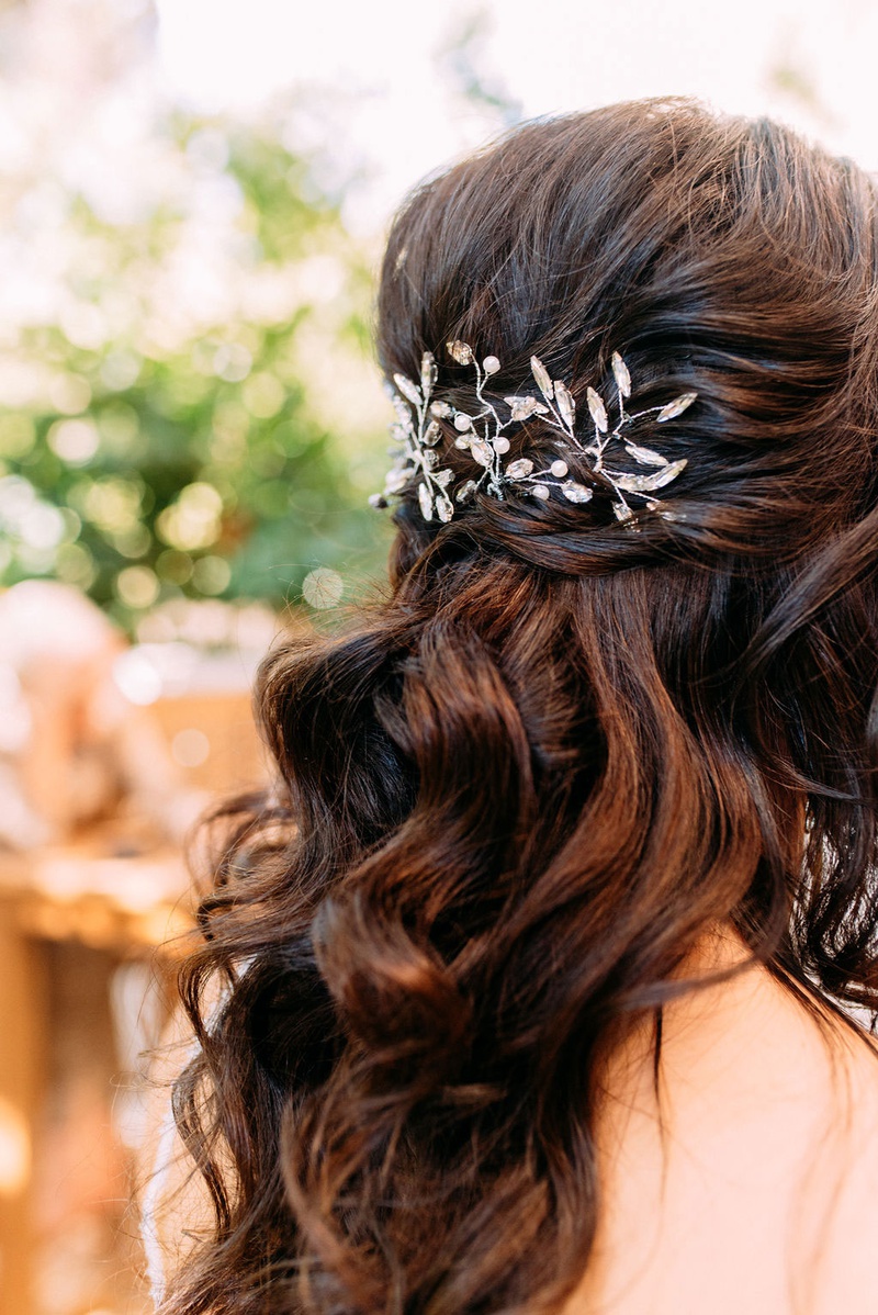 Headpiece for Long Wedding Hairstyle
Photography: Ashley Paige Photography
Read More:
http://www.insideweddings.com/weddings/elegant-outdoor-fall-wedding-at-a-rustic-chic-venue-in-malibu/1244/ bride with long brown hair loose curls pulled back vine motif headpiece crystal details