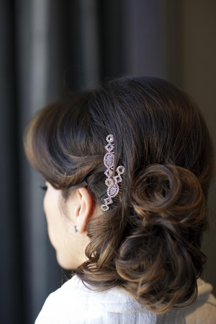 Jeweled Hair Pins
Photography: Catherine Hall Studios
Read More:
http://www.insideweddings.com/weddings/metropolitan-san-francisco-wedding-at-luxury-hotel/411/ Circle and diamond headpiece accessories